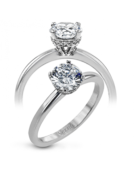 Engagement Ring in 18k Gold with Diamonds