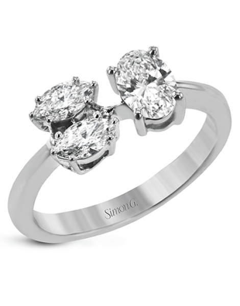 Right Hand Ring in 18k Gold