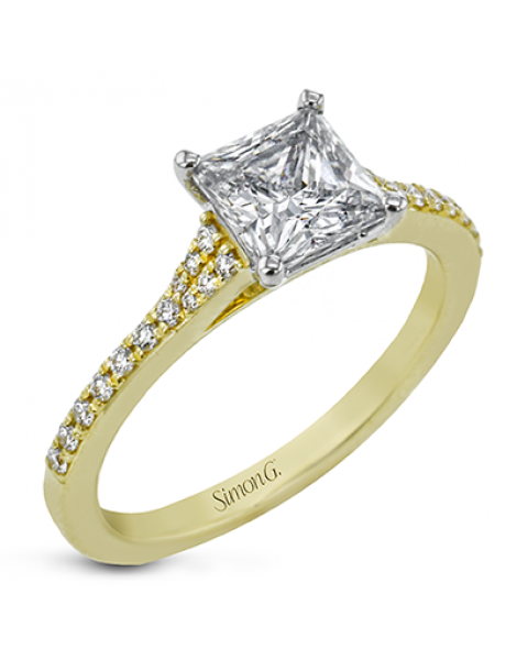 Engagement Ring in 18k Gold with Diamonds