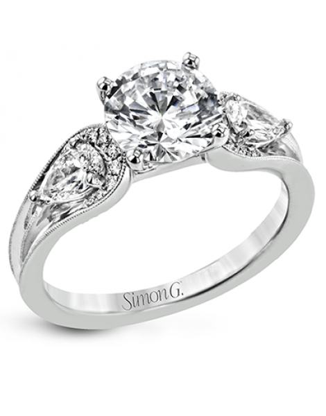 Engagement Ring in 18k Gold with Diamonds