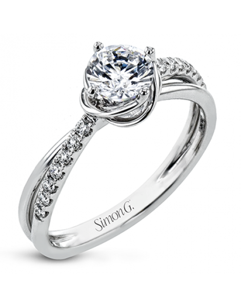 Engagement Ring in 18k Gold with Diamonds