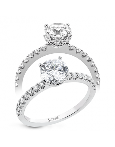 Engagement Ring in 18k Gold with Diamonds