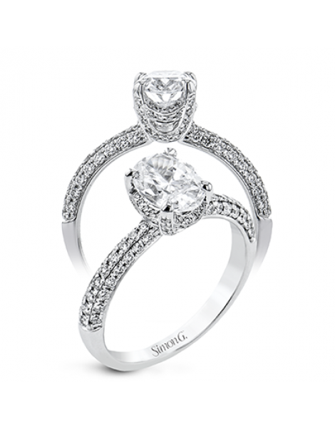 Engagement Ring in 18k Gold with Diamonds