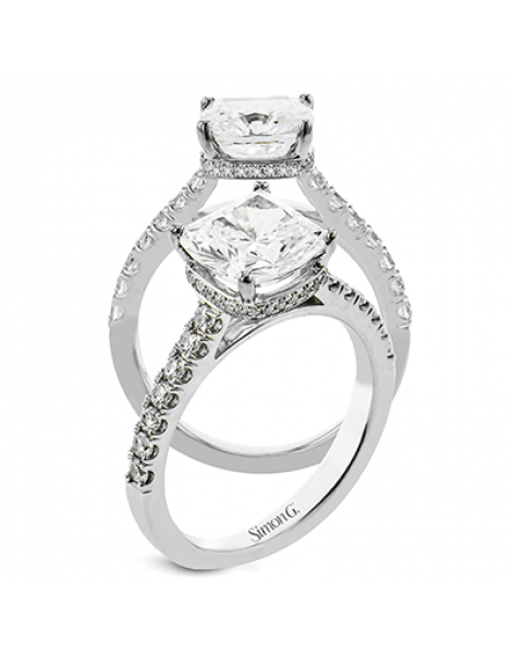 Engagement Ring in 18k Gold with Diamonds