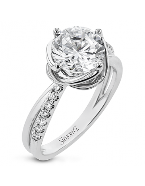 Engagement Ring in 18k Gold with Diamonds