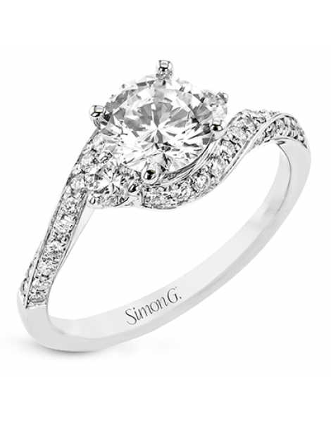 Engagement Ring in 18k Gold with Diamonds