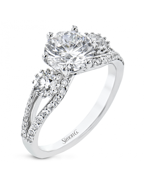Engagement Ring in 18k Gold with Diamonds