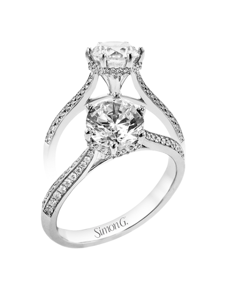 Engagement Ring in 18k Gold with Diamonds