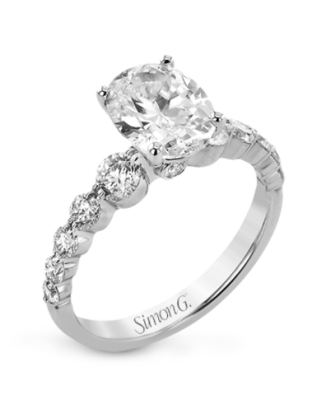 Engagement Ring in 18k Gold with Diamonds