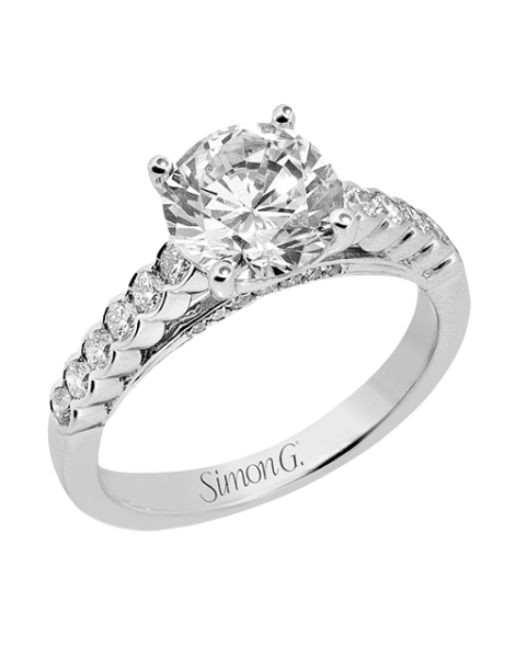 Engagement Ring in 18k Gold with Diamonds