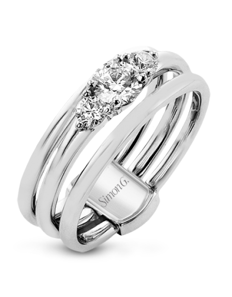 Engagement Ring in 18k Gold with Diamonds