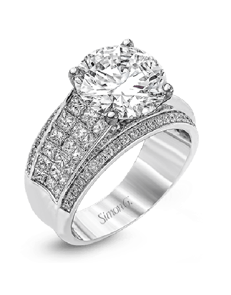 Engagement Ring in 18k Gold with Diamonds