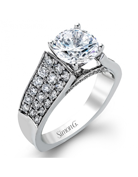 Engagement Ring in 18k Gold with Diamonds