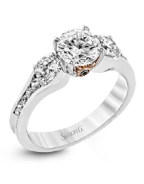 Engagement Ring in 18k Gold with Diamonds