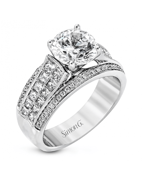 Engagement Ring in 18k Gold with Diamonds