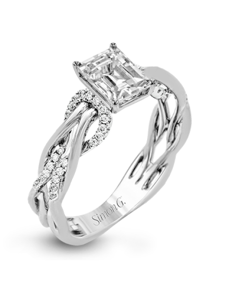 Engagement Ring in 18k Gold with Diamonds
