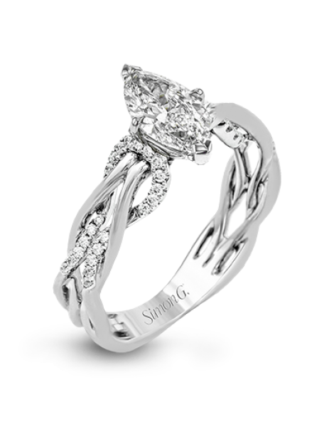 Engagement Ring in 18k Gold with Diamonds