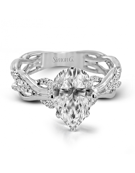 Engagement Ring in 18k Gold with Diamonds