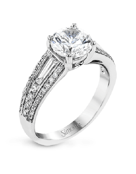 Engagement Ring in 18k Gold with Diamonds