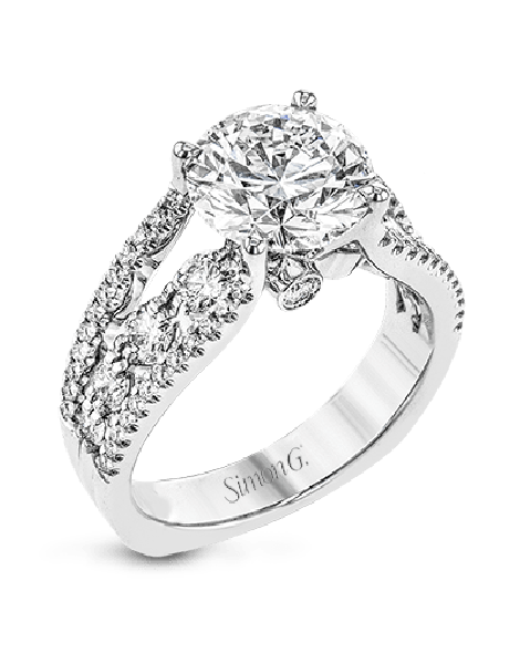 Engagement Ring in 18k Gold with Diamonds