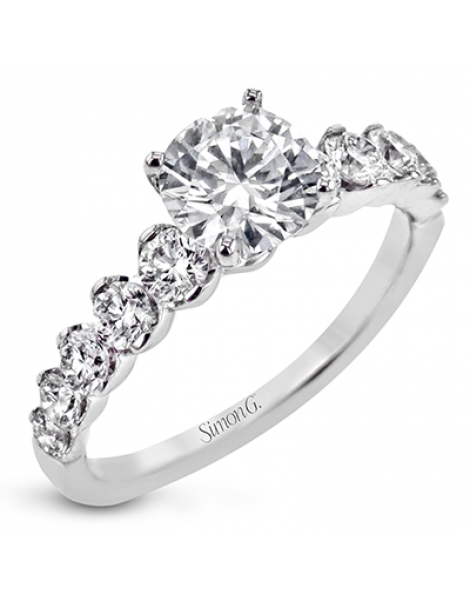 Engagement Ring in 18k Gold with Diamonds
