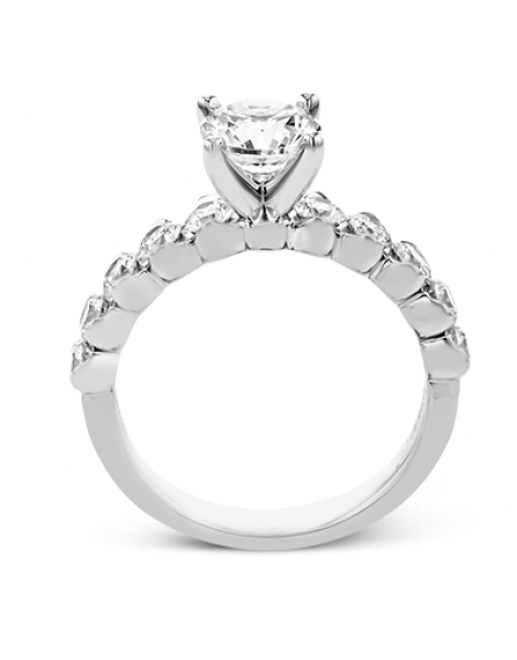 Engagement Ring in 18k Gold with Diamonds