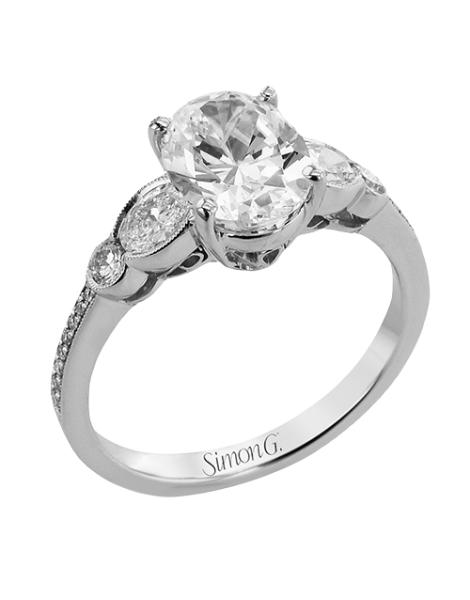 Engagement Ring in 18k Gold with Diamonds