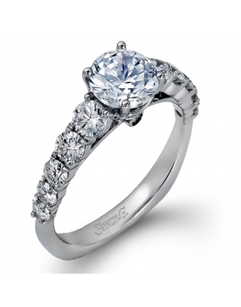 Engagement Ring in 18k Gold with Diamonds