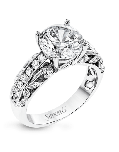 Engagement Ring in 18k Gold with Diamonds