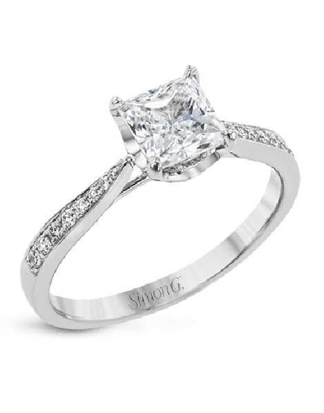 Engagement Ring in 18k Gold with Diamonds