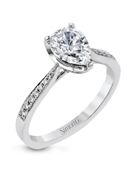 Engagement Ring in 18k Gold with Diamonds